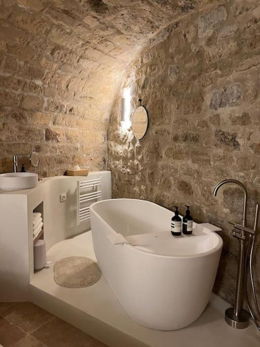 Appartamento Marais - Unique Duplex Decorated With Taste Parigi Esterno foto